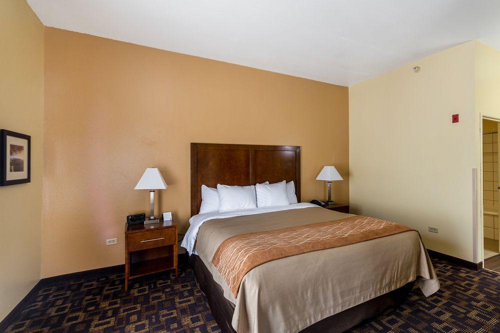 Comfort Inn & Suites North Aurora - Naperville Exterior photo